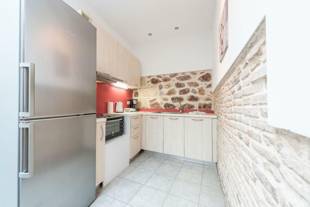 Stone House Under Acropolis Apartment เอเธนส์ ภายนอก รูปภาพ