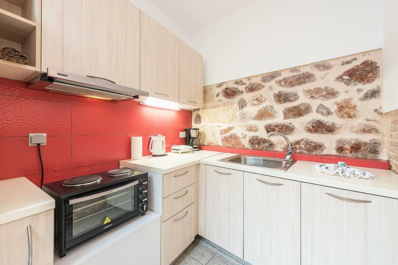 Stone House Under Acropolis Apartment เอเธนส์ ภายนอก รูปภาพ